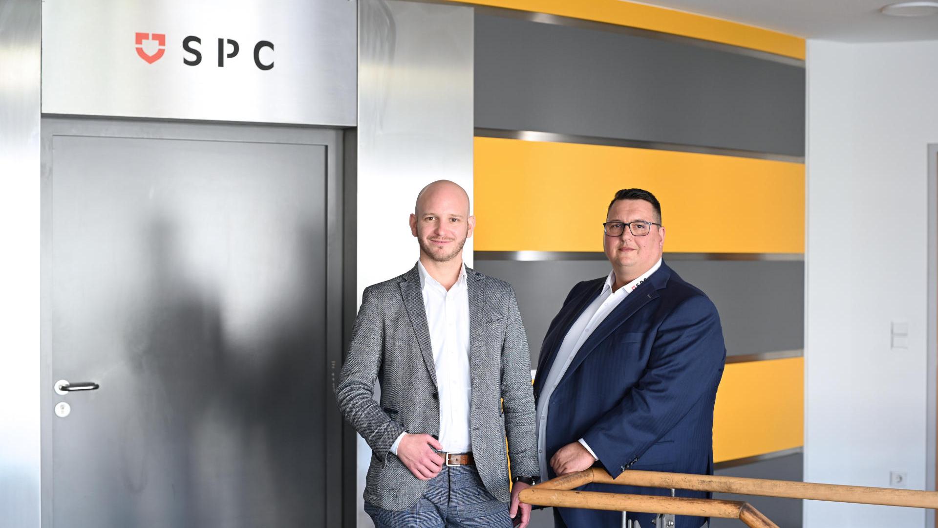 Alexander Maier，总经理；Thomas Schaupp，SPC实验室经理。