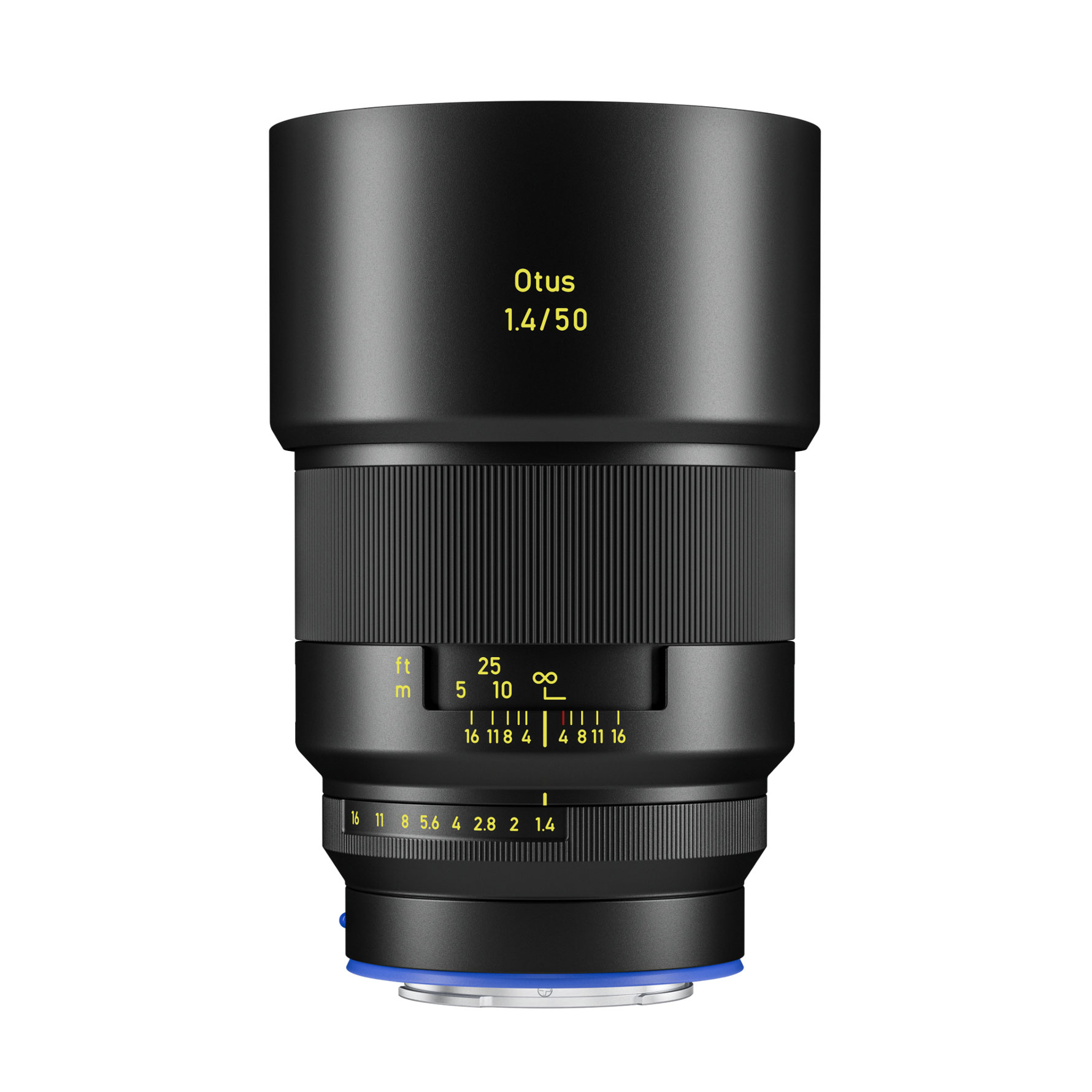 Wide-angle ZEISS Batis 2.8/18 camera lens with integrated OLED display showing focus distance and depth of field.