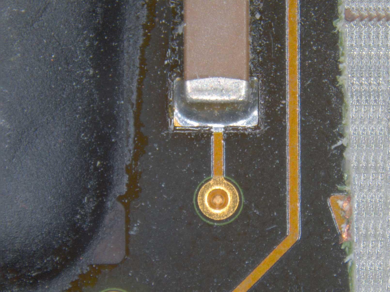 PCB元件，反射光暗场，放大倍率：7.5x