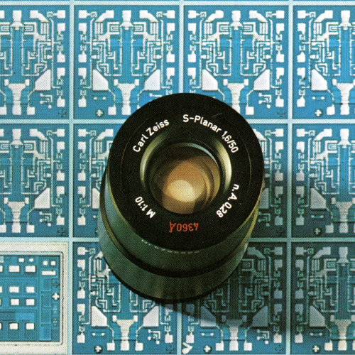 显微组织顶部蔡司 S-Planar 镜片的图像。 