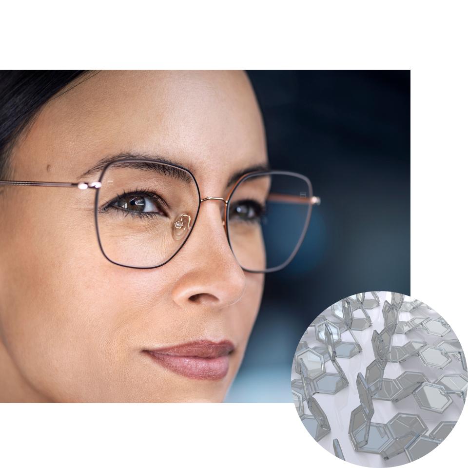 几位配戴着使用了 蔡司焕色视界X镜片眼镜的女性；眼镜呈无色透明，配有折叠状态的分子结构的可视化呈现。 